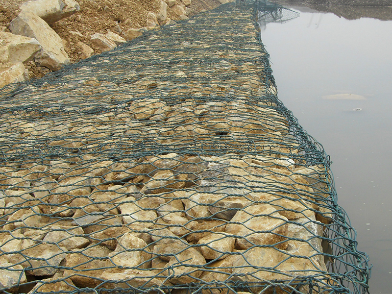 石笼网在江河沿海地区进行水下施工